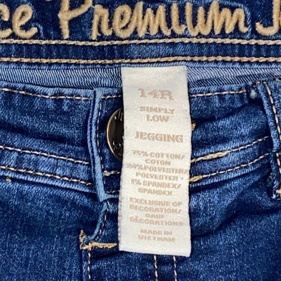 Justice - Picture 4 of 6